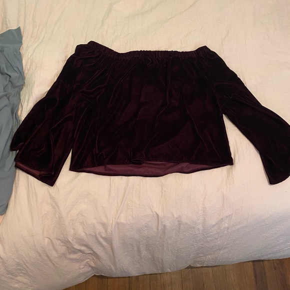 Off the shoulder velvet blouse - Picture 1 of 4